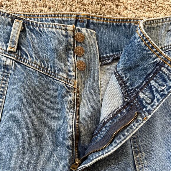 Abercrombie & Fitch Medium Wash High Rise Women's A&F Mom‎ Jeans 28 (28 x 28.5) - Picture 3 of 10